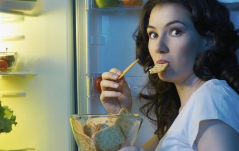¿Por qué la ansiedad me da por comer?
